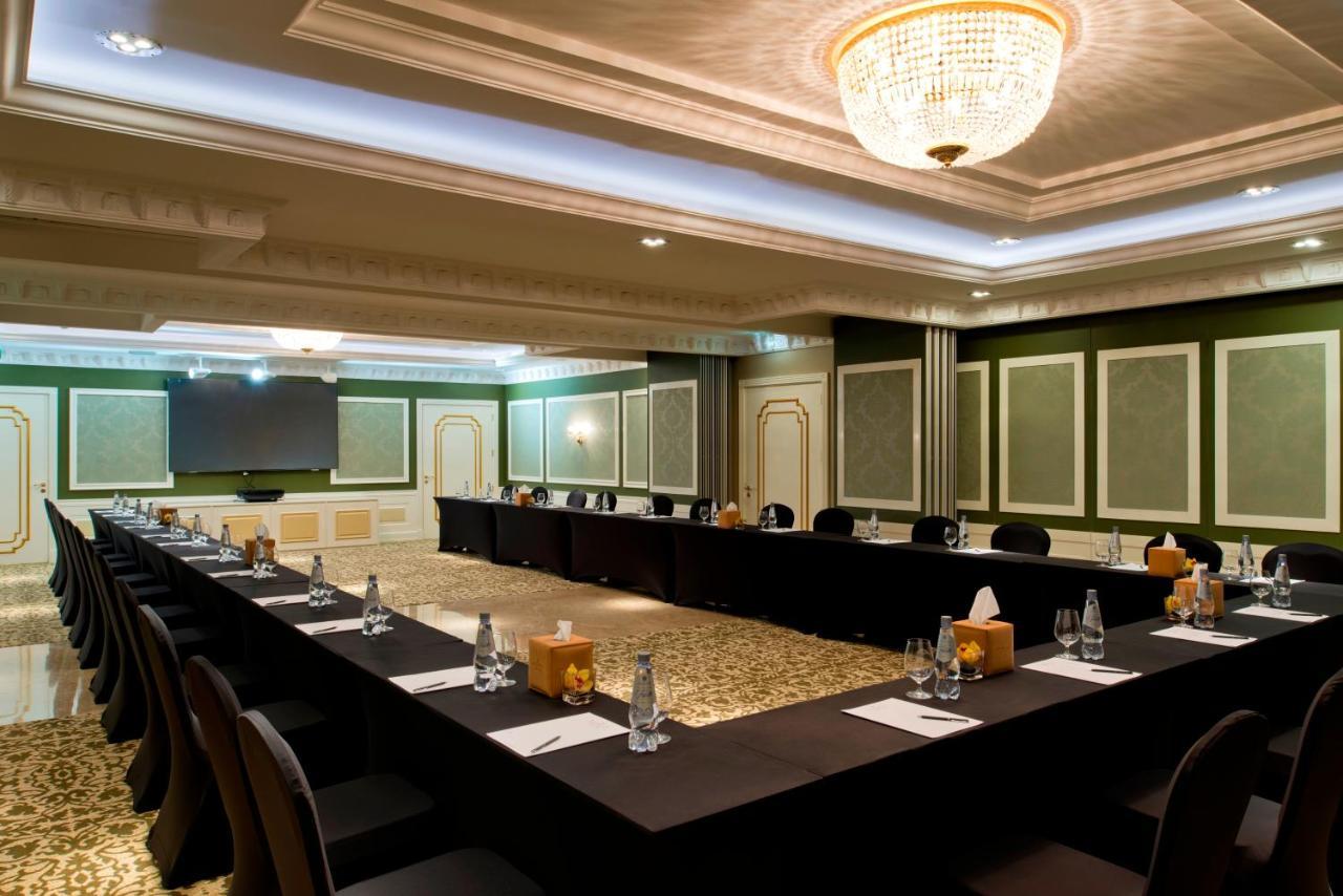 Warwick Doha Hotel Exterior photo Meeting room
